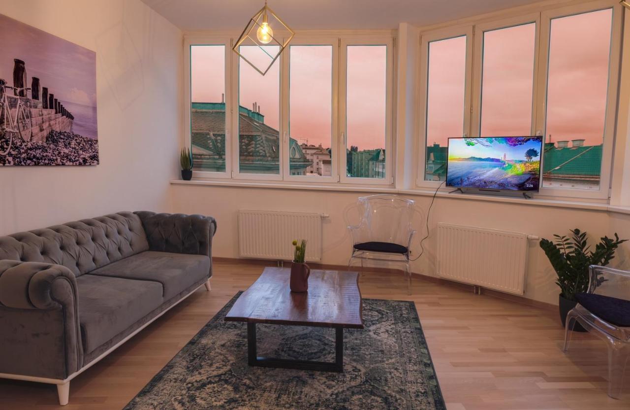 Gesamte Unterkunft über den Dächern Wiens Exterior foto
