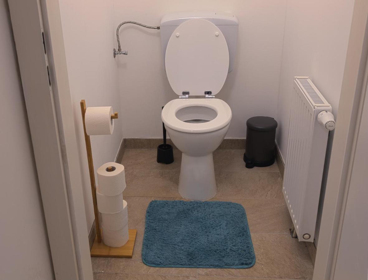 Gesamte Unterkunft über den Dächern Wiens Exterior foto