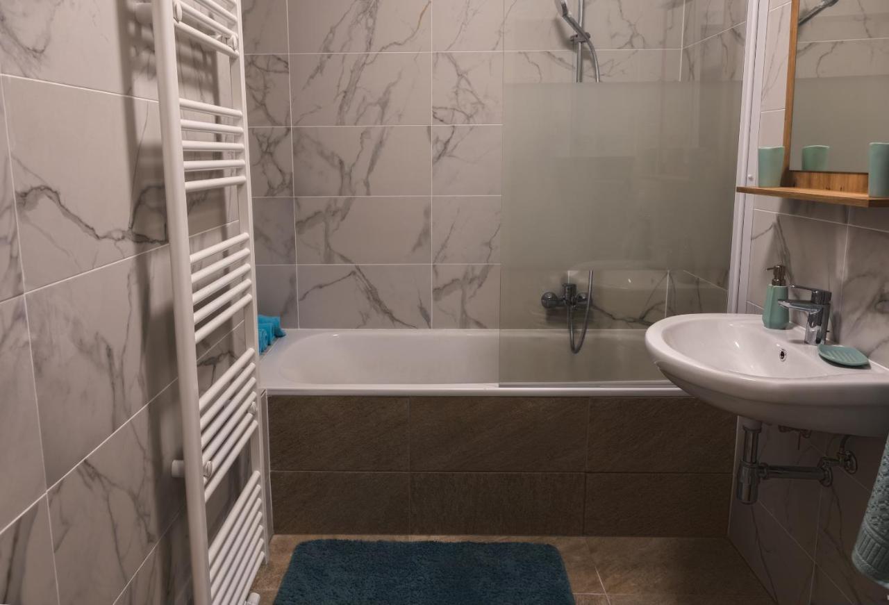 Gesamte Unterkunft über den Dächern Wiens Exterior foto