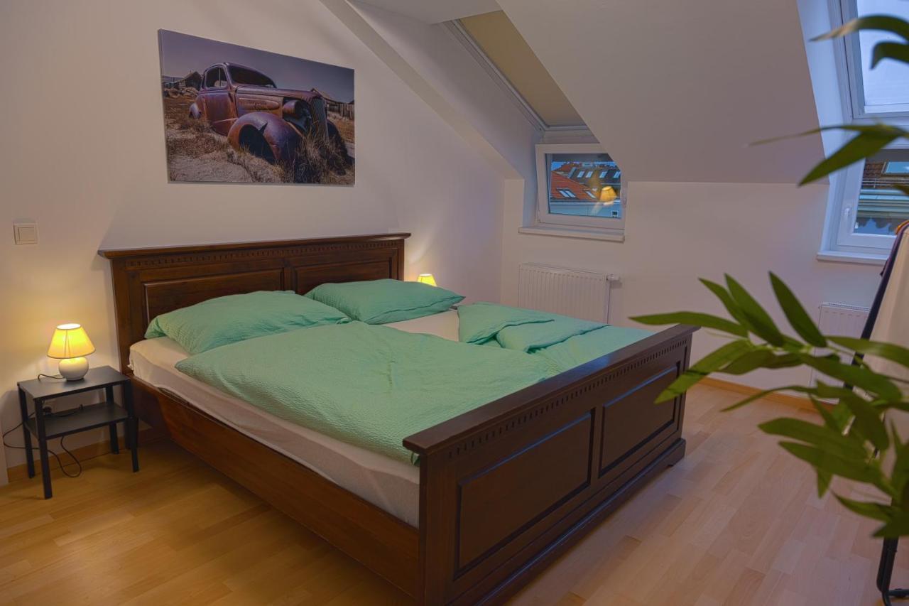 Gesamte Unterkunft über den Dächern Wiens Exterior foto